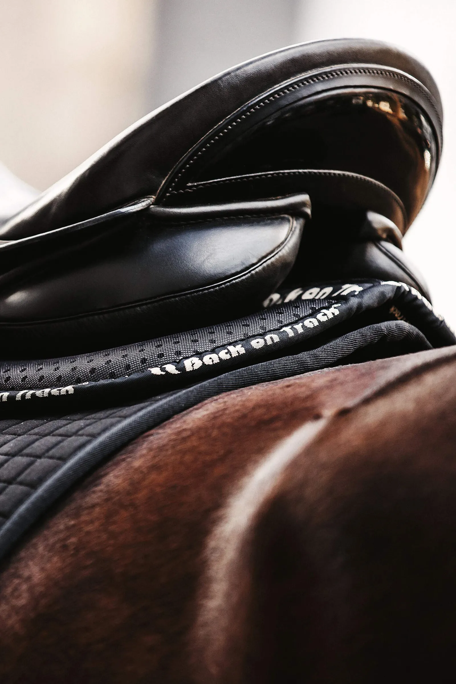 Fashion Back on Track Aurora Impact Half Pad Half Pads